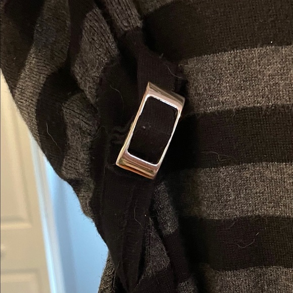 Express black and grey short sleeve sweater. - Picture 4 of 4